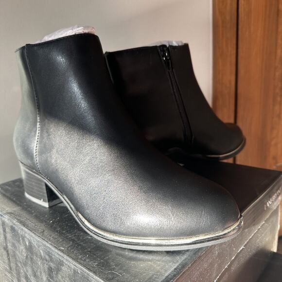 NWT Lane Bryant Women's Black Faux Leather Block Heel Ankle Boots Booties 9W - Picture 2 of 5